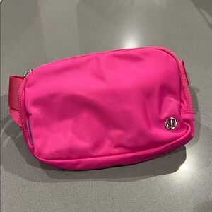 LIKE NEW Lululemon Belt Bag